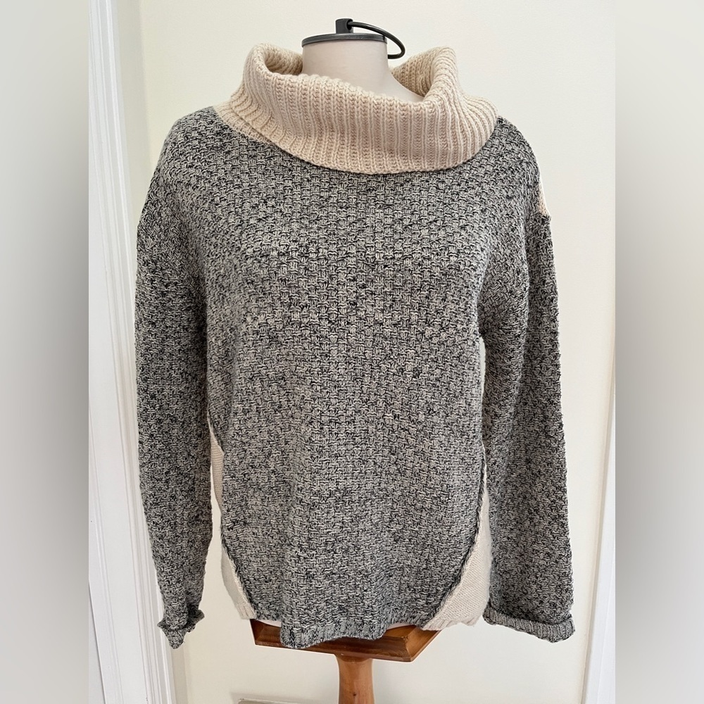 By & by turtleneck sweater size medium